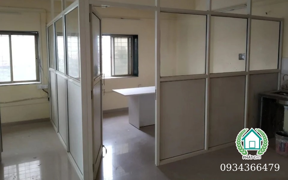 vách ngăn nhôm kính trên kính dưới lá nhôm