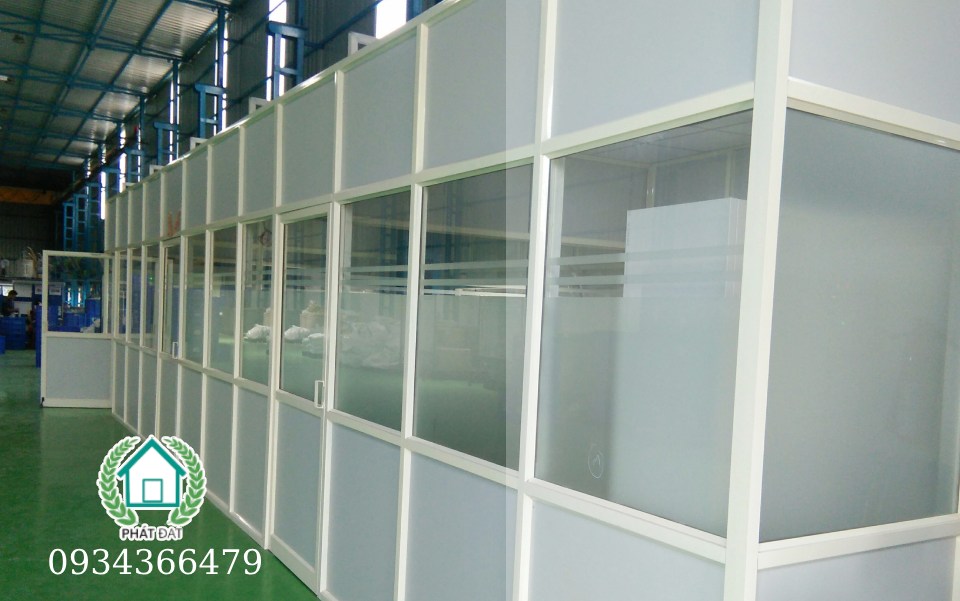 vách ngăn nhôm kính trên kính dưới lá nhôm