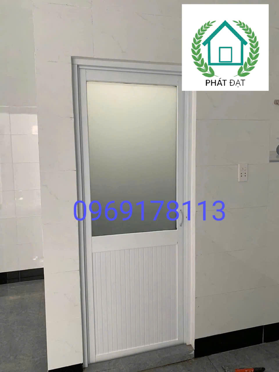 Cửa nhôm hệ 700 màu trắng sữa