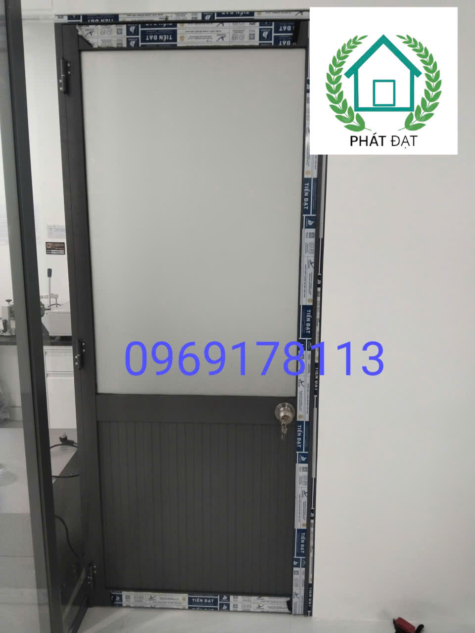 Cưa nhôm hệ 700 màu xám